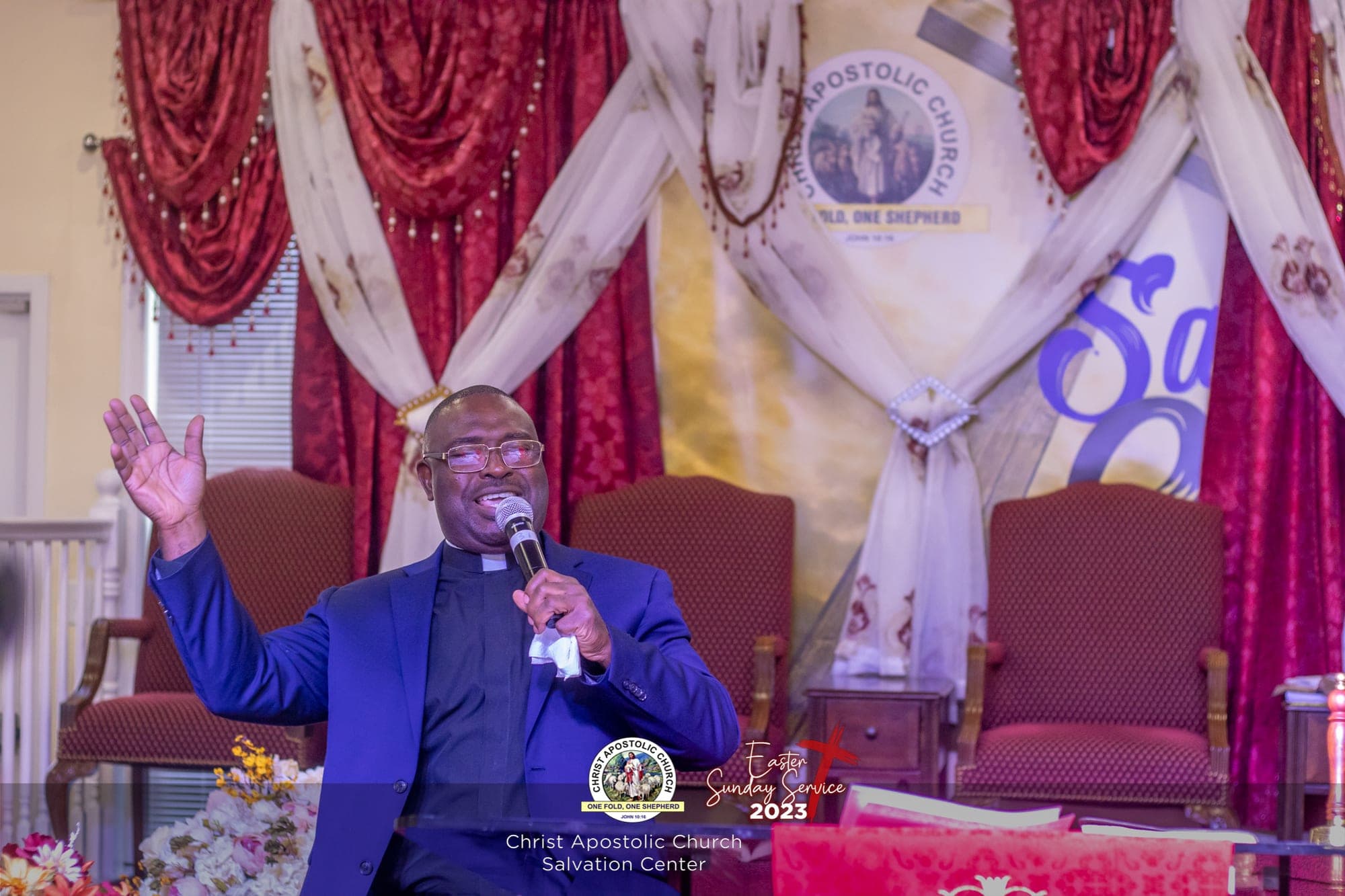 Pastor Dr. H.O. Ilufoye preaching